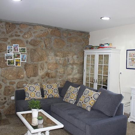 Bernardes House Guest House กัสเตโล เด ไปวา ภายนอก รูปภาพ