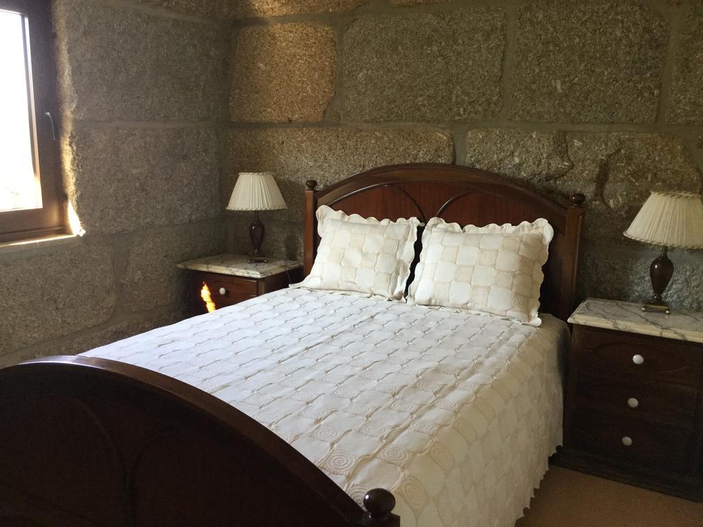 Bernardes House Guest House กัสเตโล เด ไปวา ภายนอก รูปภาพ