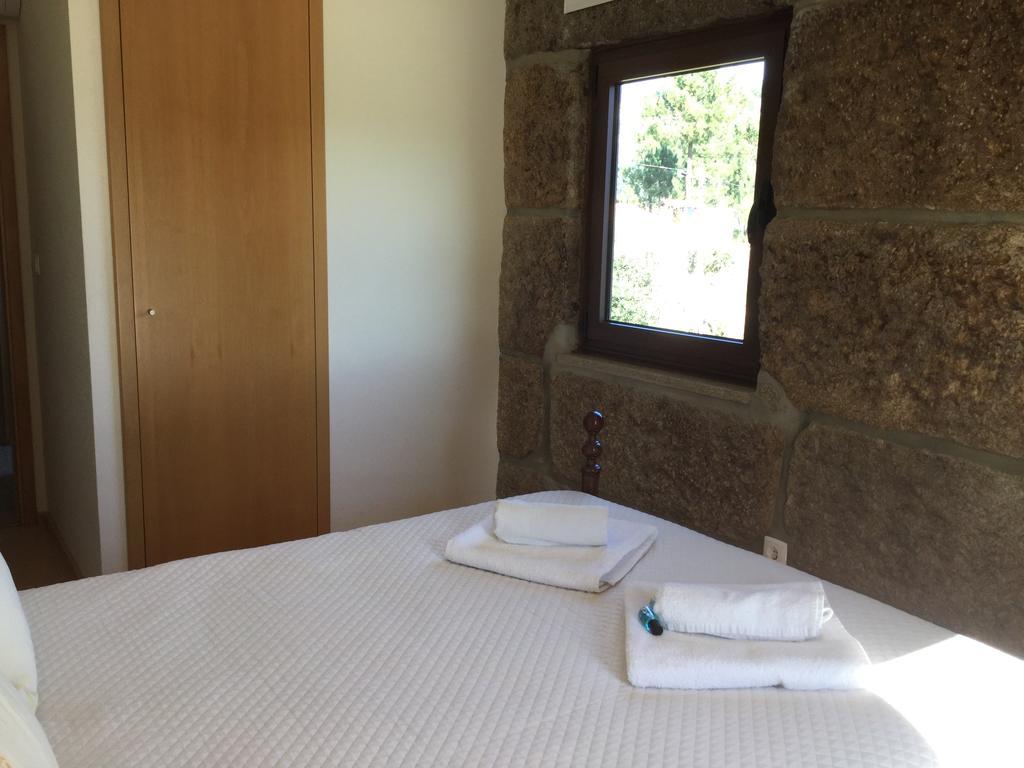 Bernardes House Guest House กัสเตโล เด ไปวา ภายนอก รูปภาพ