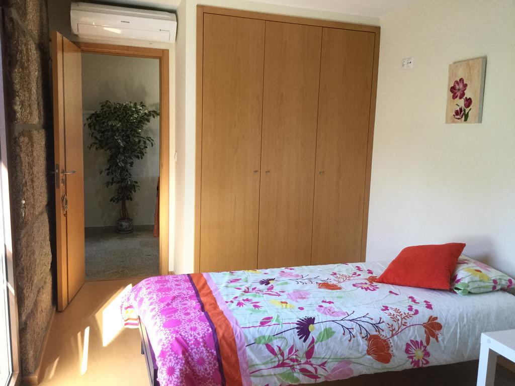 Bernardes House Guest House กัสเตโล เด ไปวา ภายนอก รูปภาพ