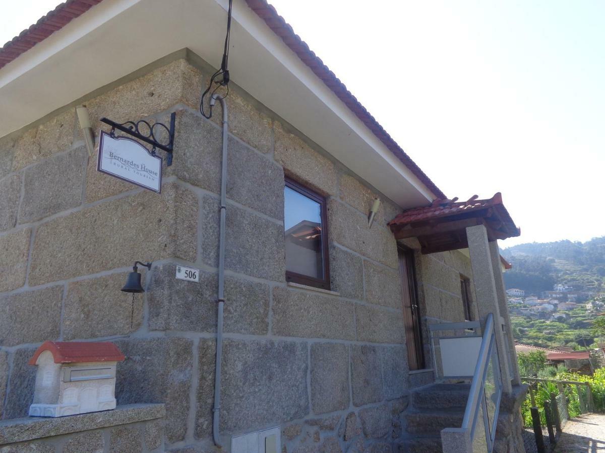 Bernardes House Guest House กัสเตโล เด ไปวา ภายนอก รูปภาพ